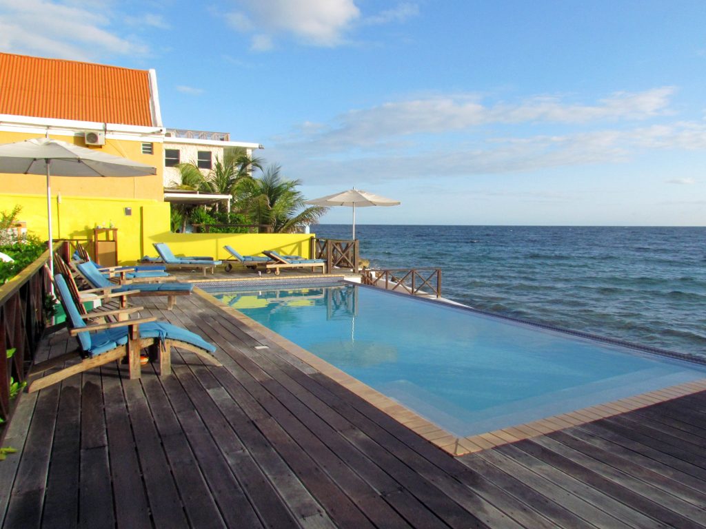 Curaçao-scubalodge&suites-piscina-tarde